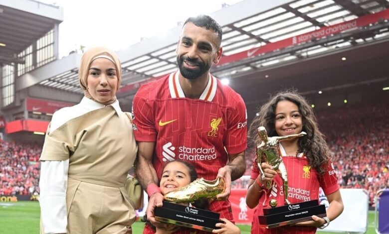 محمد صلاح وعائلته